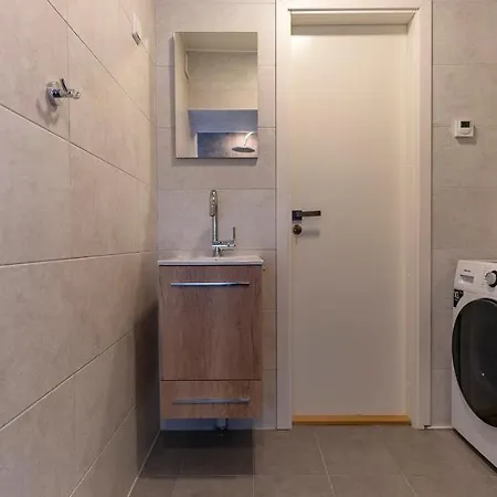 Brand New Studio In City Center Διαμέρισμα *